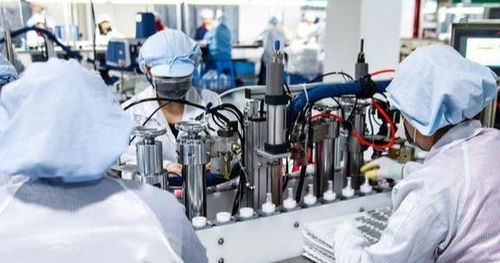 電子廠穿得嚴嚴實實,下班聊得熱火朝天,辭職后就會彼此刪掉對